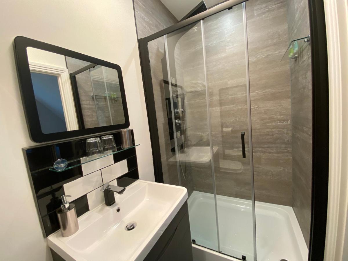 Отель Harlestone Retreat (Adults Only) Нортхемптон Экстерьер фото