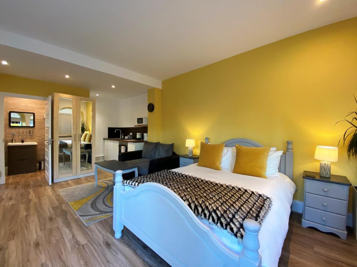 Отель Harlestone Retreat (Adults Only) Нортхемптон Экстерьер фото