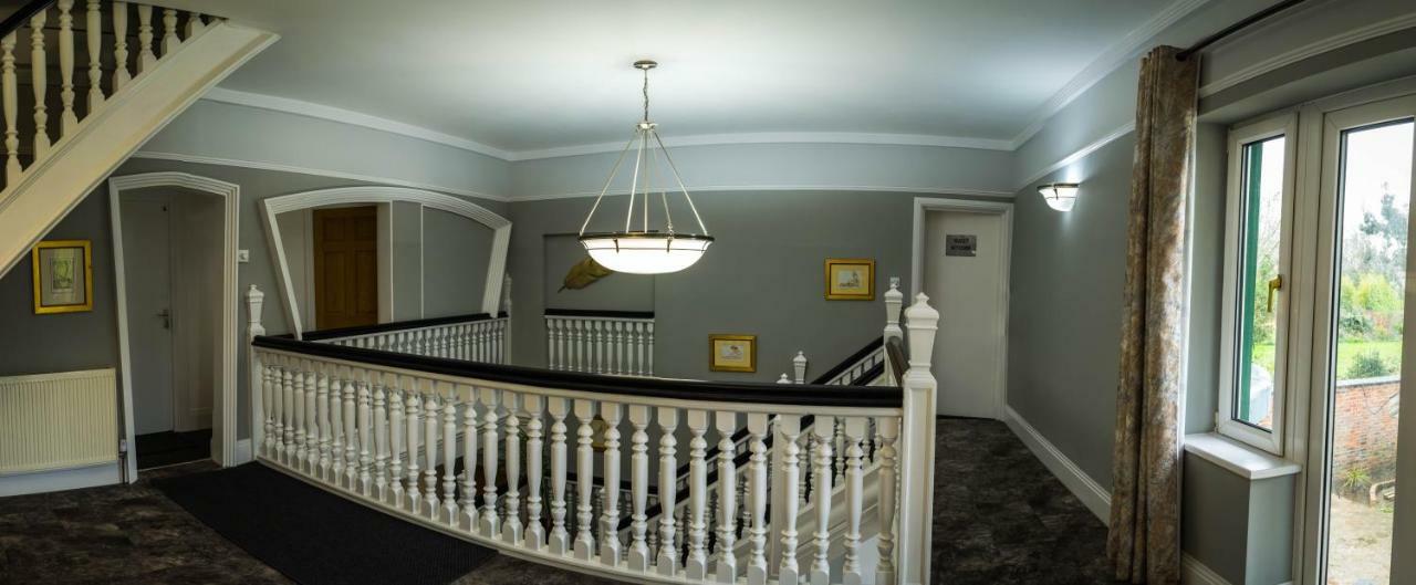 Отель Harlestone Retreat (Adults Only) Нортхемптон Экстерьер фото